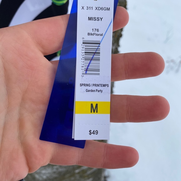 Woman's Top - Picture 3 of 4